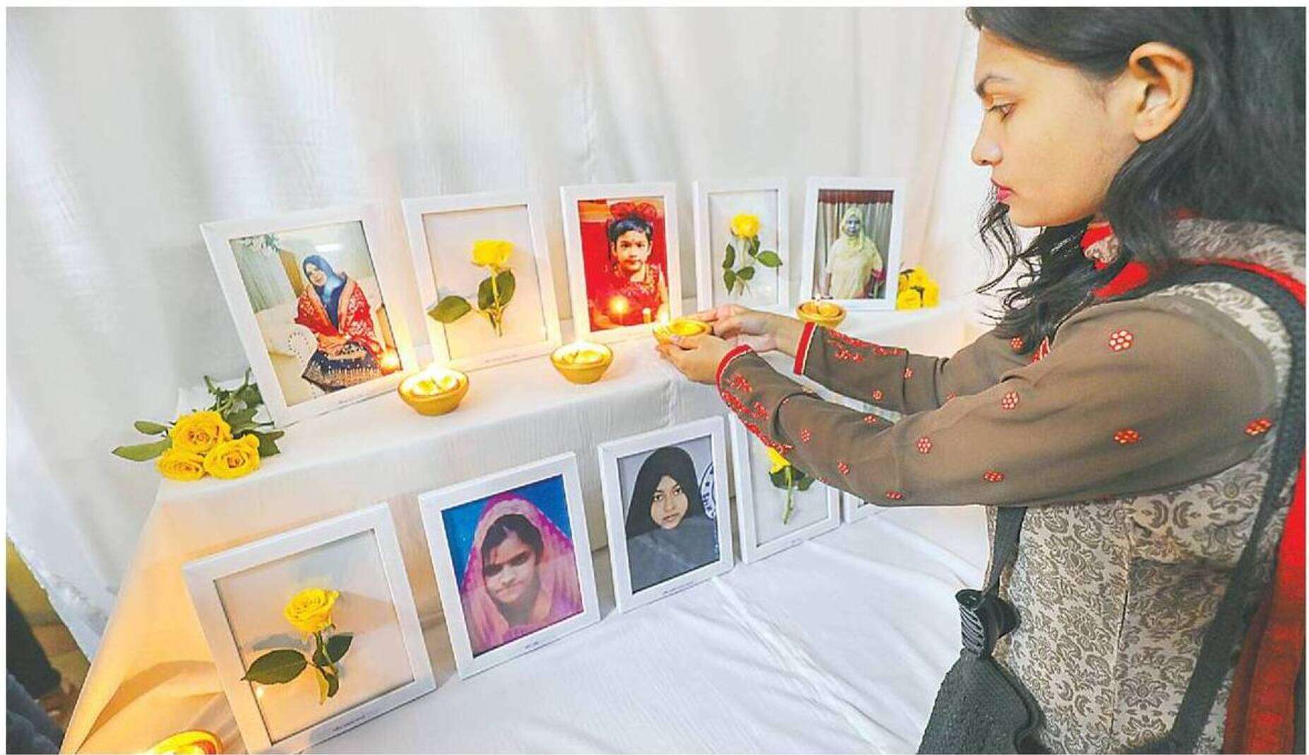 নারীরা লড়েছেন সমানতালে, এখন কেন আড়ালে